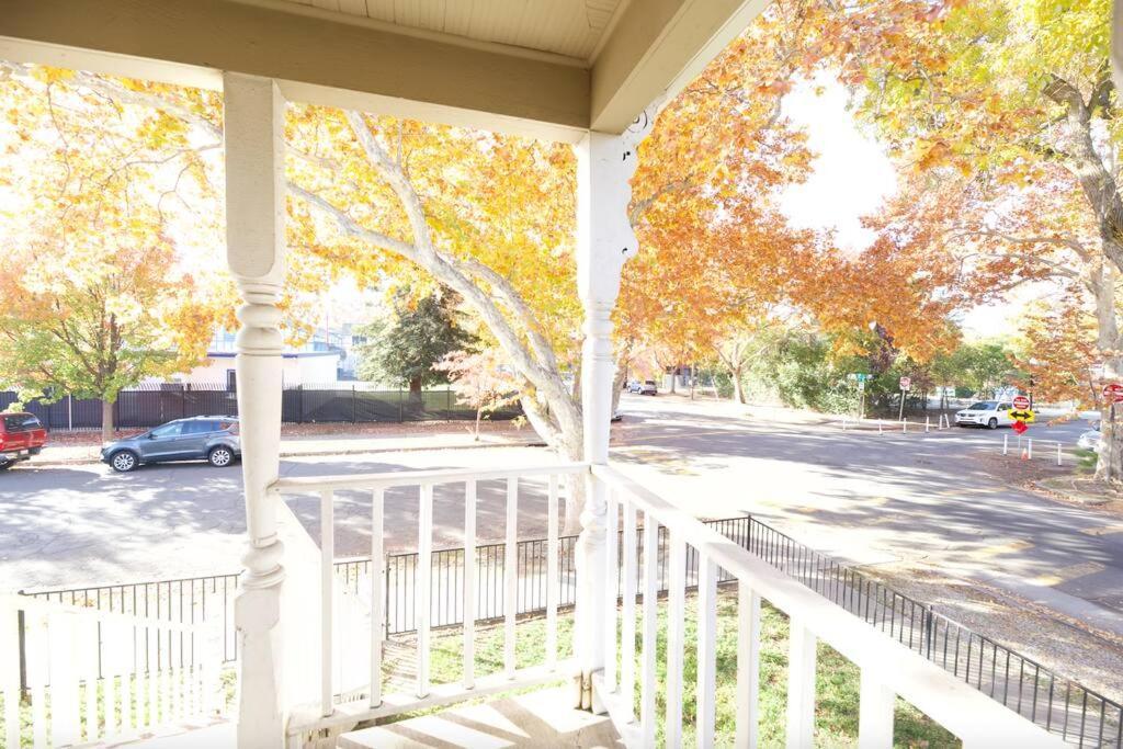 A+ 2 Bedroom Victorian Home Away From Home Sacramento Eksteriør billede