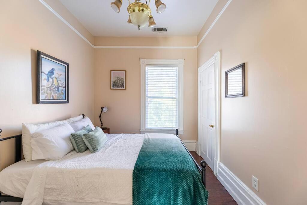 A+ 2 Bedroom Victorian Home Away From Home Sacramento Eksteriør billede