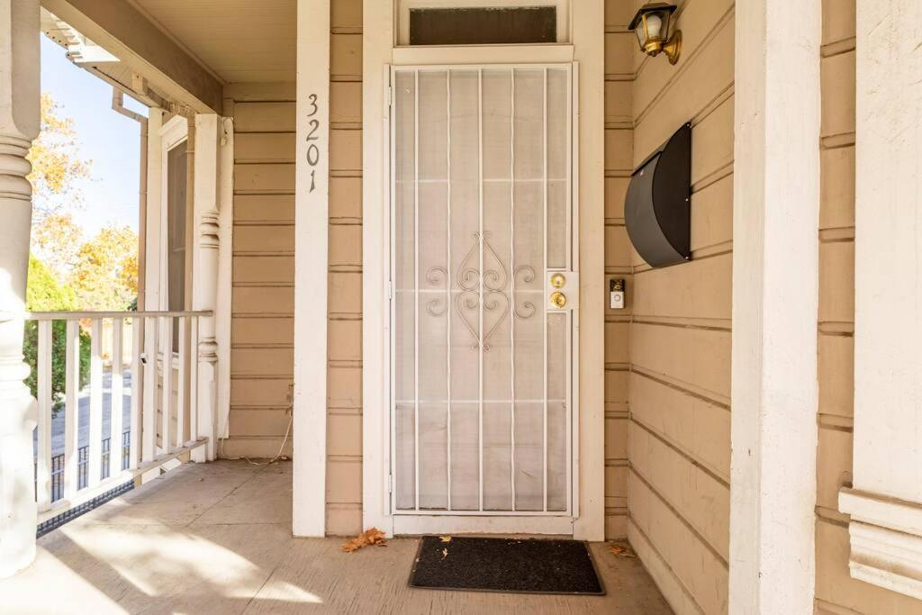 A+ 2 Bedroom Victorian Home Away From Home Sacramento Eksteriør billede