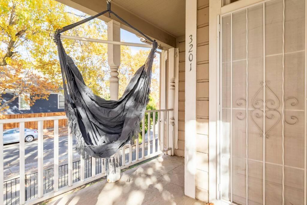 A+ 2 Bedroom Victorian Home Away From Home Sacramento Eksteriør billede