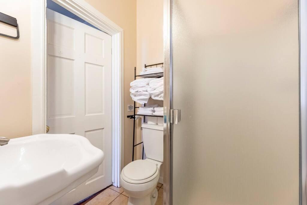 A+ 2 Bedroom Victorian Home Away From Home Sacramento Eksteriør billede