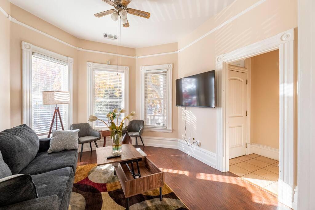 A+ 2 Bedroom Victorian Home Away From Home Sacramento Eksteriør billede